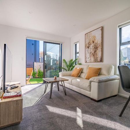 King Bed On Hagley Park Corner In The Cbd Apartment Christchurch Ngoại thất bức ảnh
