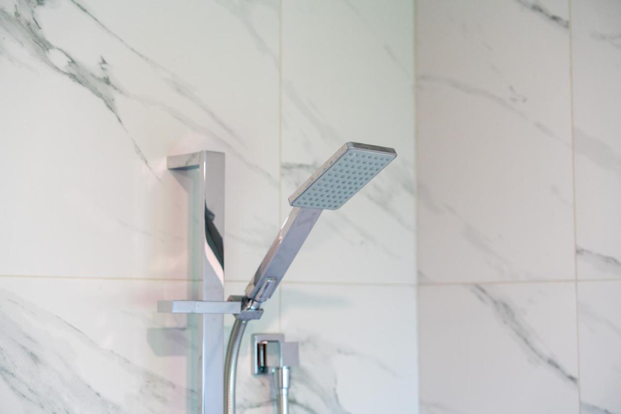 King Bed On Hagley Park Corner In The Cbd Apartment Christchurch Ngoại thất bức ảnh