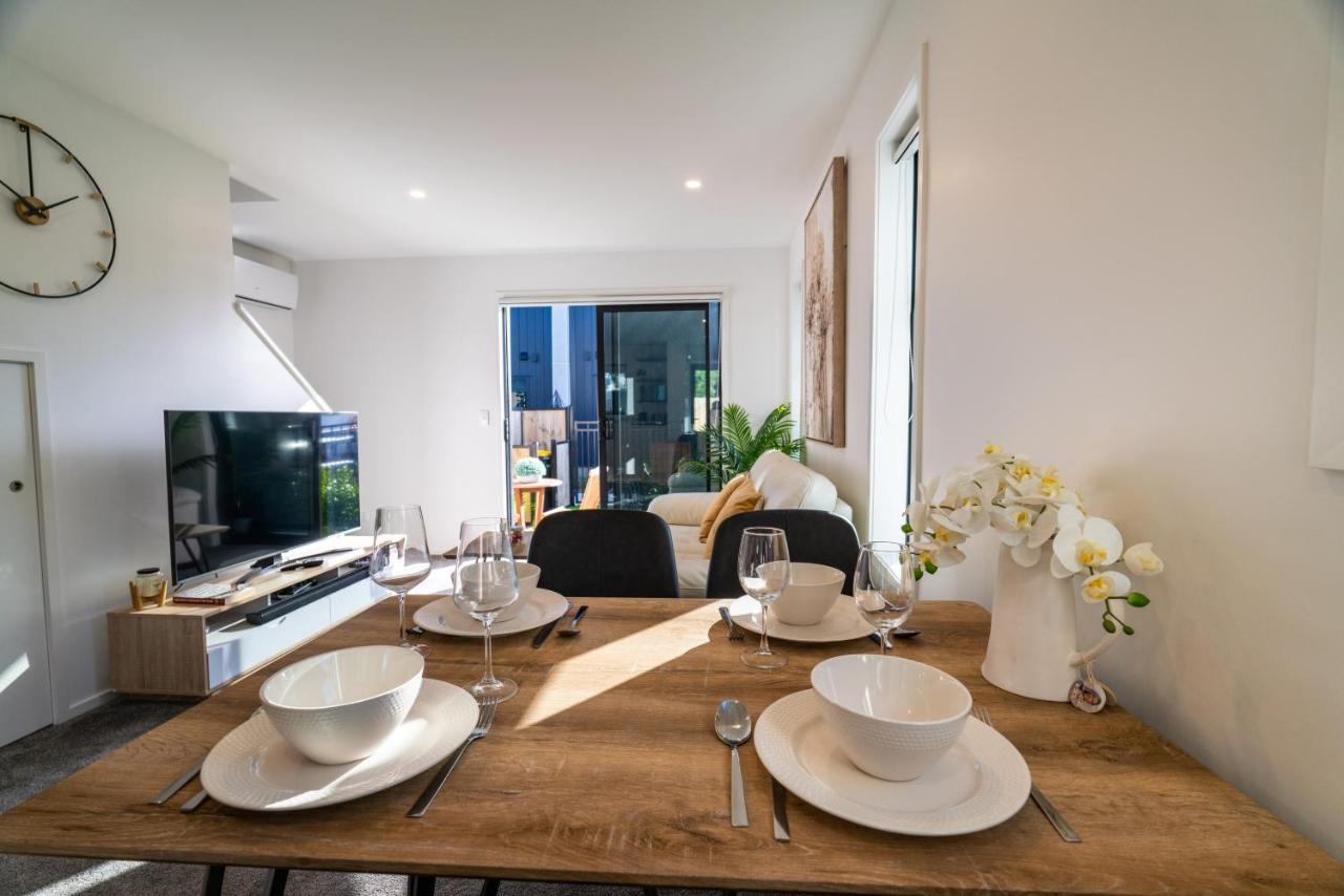 King Bed On Hagley Park Corner In The Cbd Apartment Christchurch Ngoại thất bức ảnh