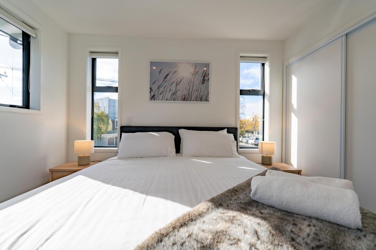 King Bed On Hagley Park Corner In The Cbd Apartment Christchurch Ngoại thất bức ảnh