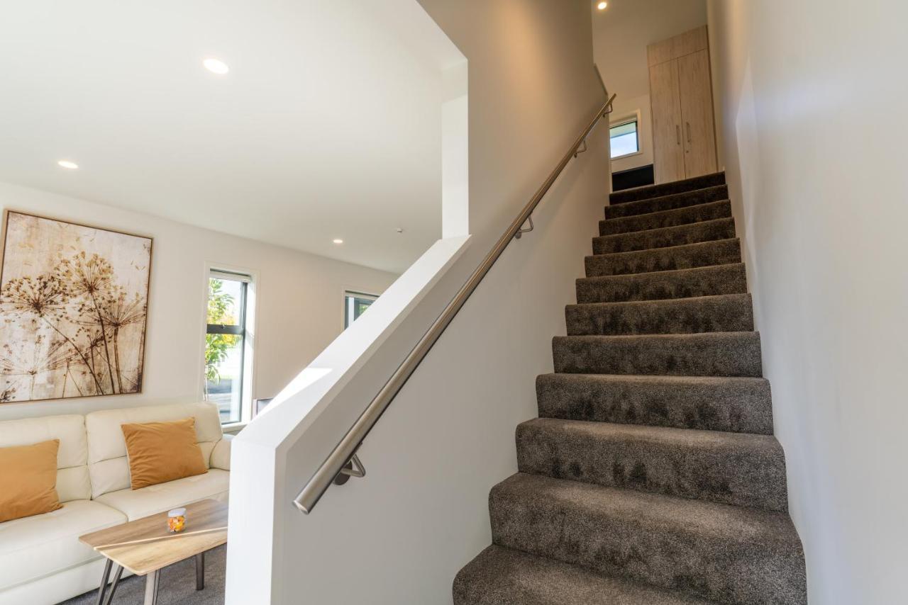 King Bed On Hagley Park Corner In The Cbd Apartment Christchurch Ngoại thất bức ảnh