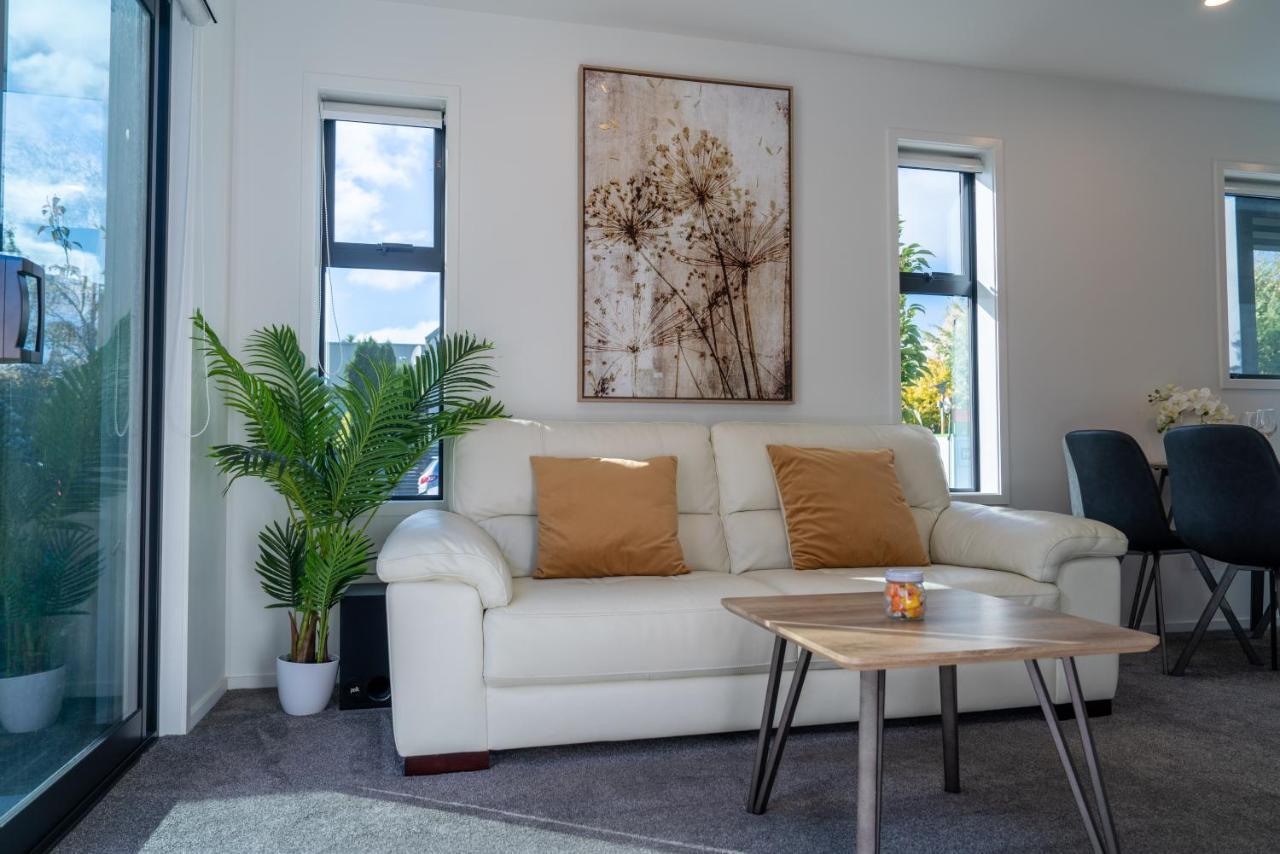 King Bed On Hagley Park Corner In The Cbd Apartment Christchurch Ngoại thất bức ảnh