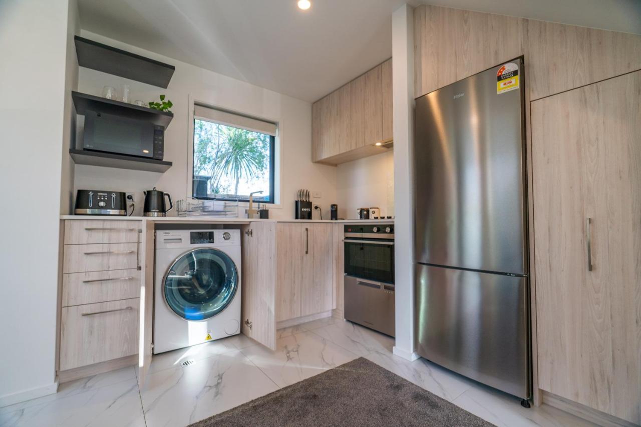 King Bed On Hagley Park Corner In The Cbd Apartment Christchurch Ngoại thất bức ảnh