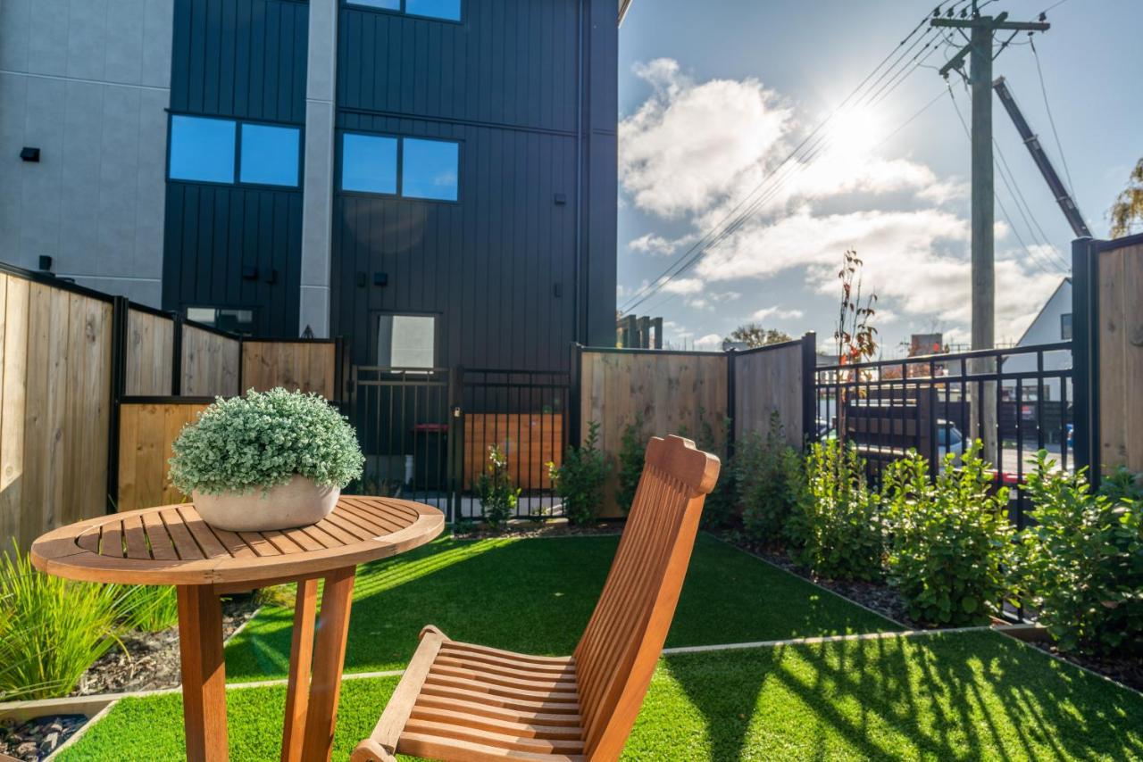 King Bed On Hagley Park Corner In The Cbd Apartment Christchurch Ngoại thất bức ảnh