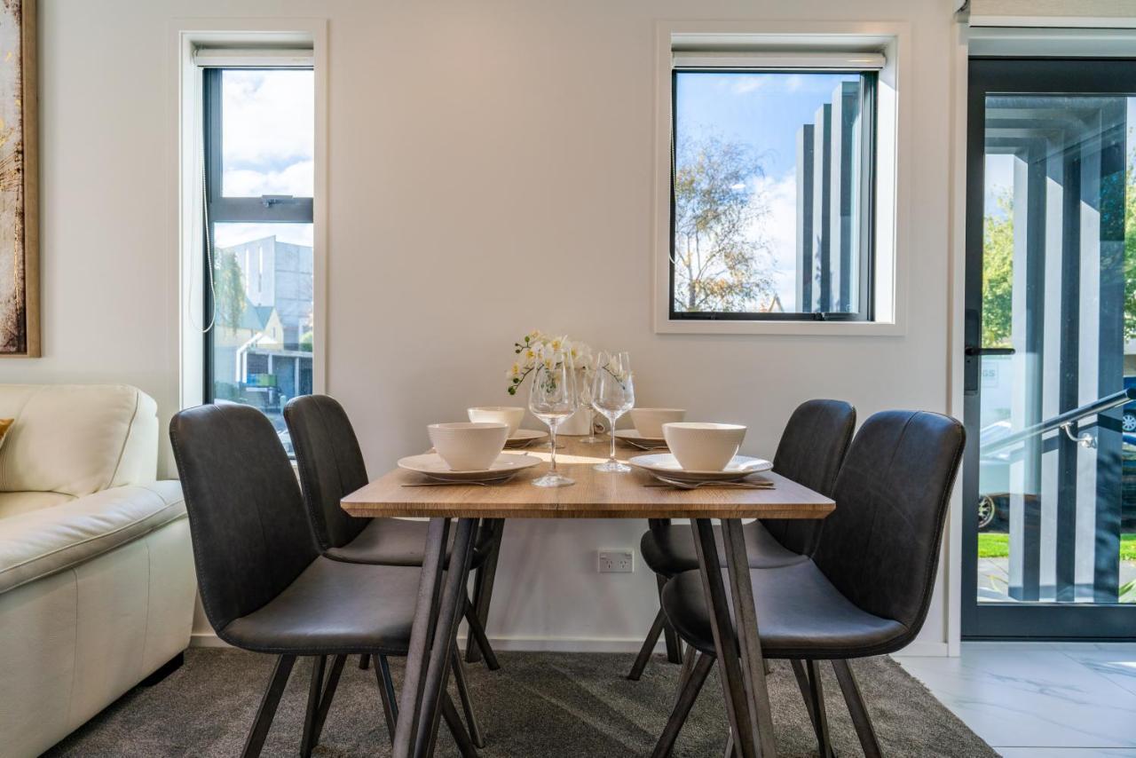 King Bed On Hagley Park Corner In The Cbd Apartment Christchurch Ngoại thất bức ảnh