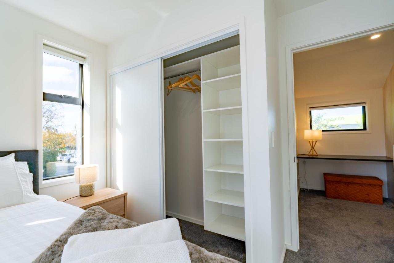 King Bed On Hagley Park Corner In The Cbd Apartment Christchurch Ngoại thất bức ảnh