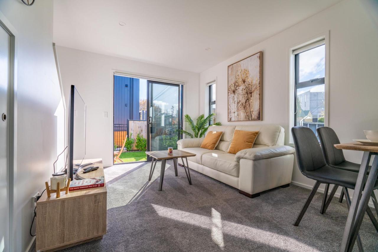 King Bed On Hagley Park Corner In The Cbd Apartment Christchurch Ngoại thất bức ảnh