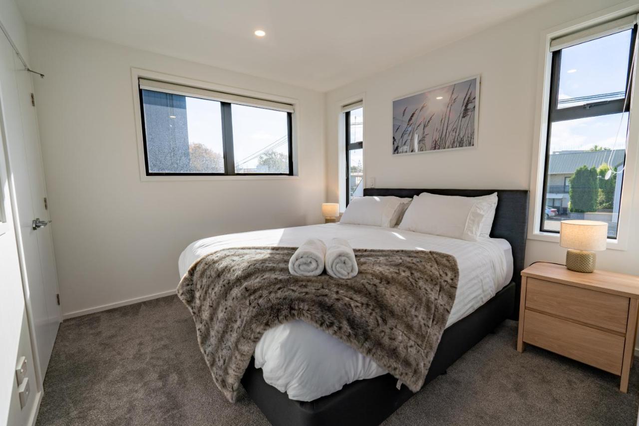 King Bed On Hagley Park Corner In The Cbd Apartment Christchurch Ngoại thất bức ảnh