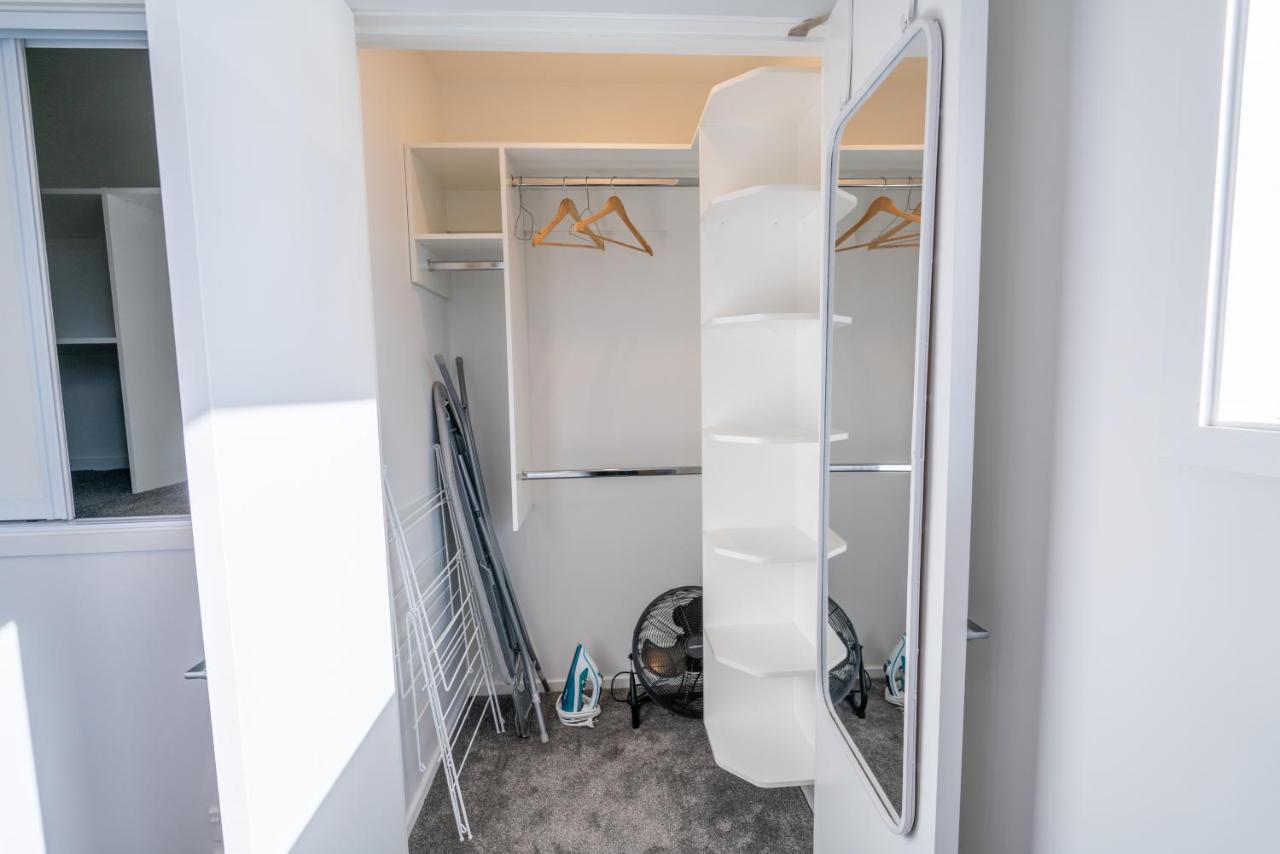 King Bed On Hagley Park Corner In The Cbd Apartment Christchurch Ngoại thất bức ảnh